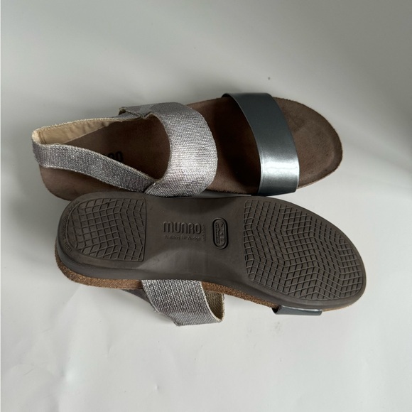 Munroe Pisces Women’s Sandals. Size 8.5 - Picture 12 of 12